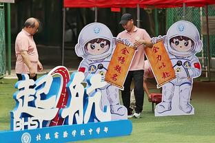 厄德高数据：5射1中&4次关键传球 4次过人全场最多 11次对抗4成功